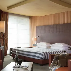 Square 5*, Paris France